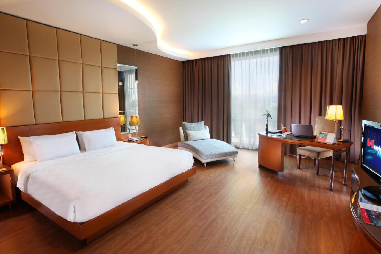 Swiss-Belhotel Kendari Exteriör bild