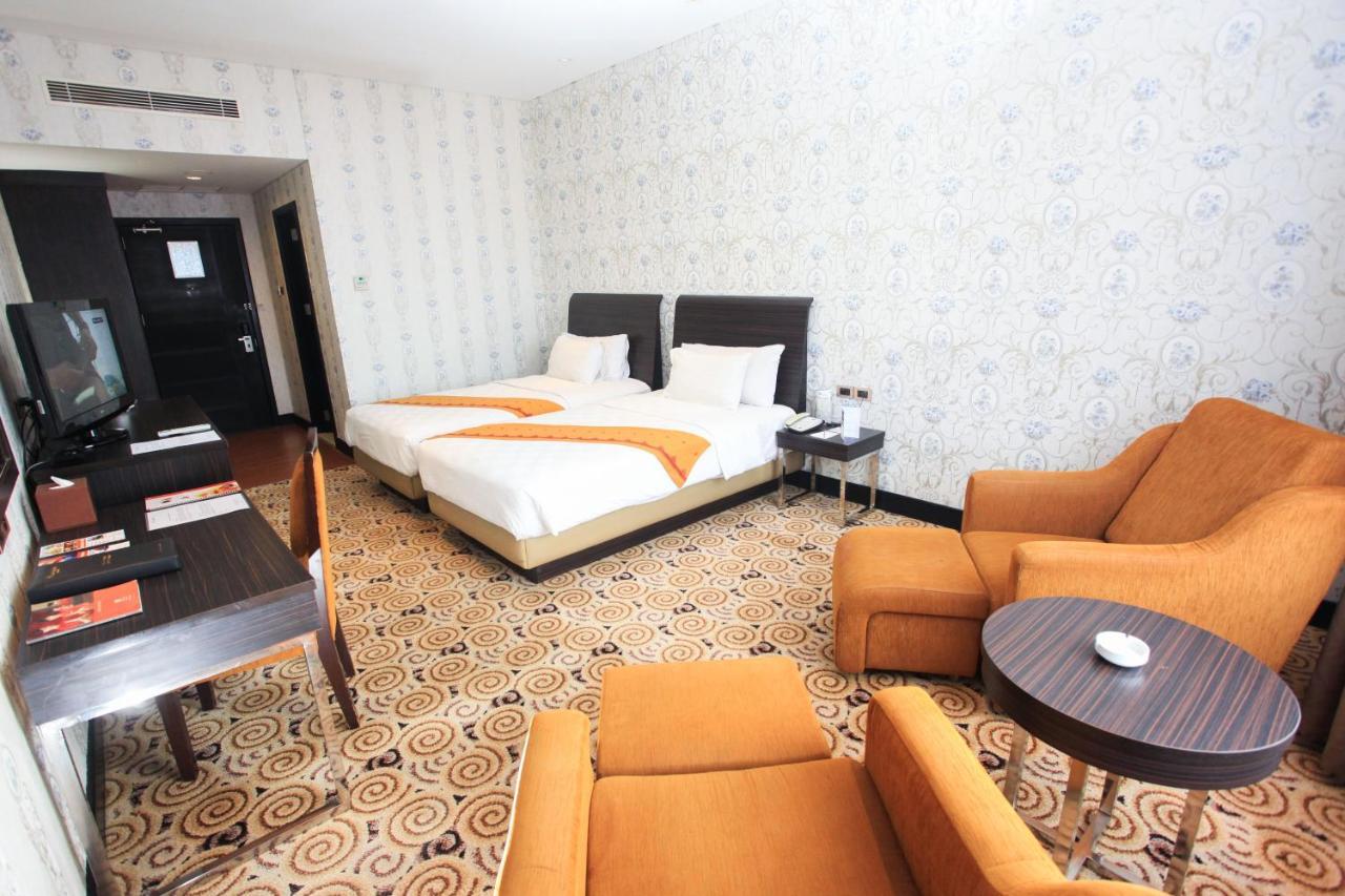 Swiss-Belhotel Kendari Exteriör bild