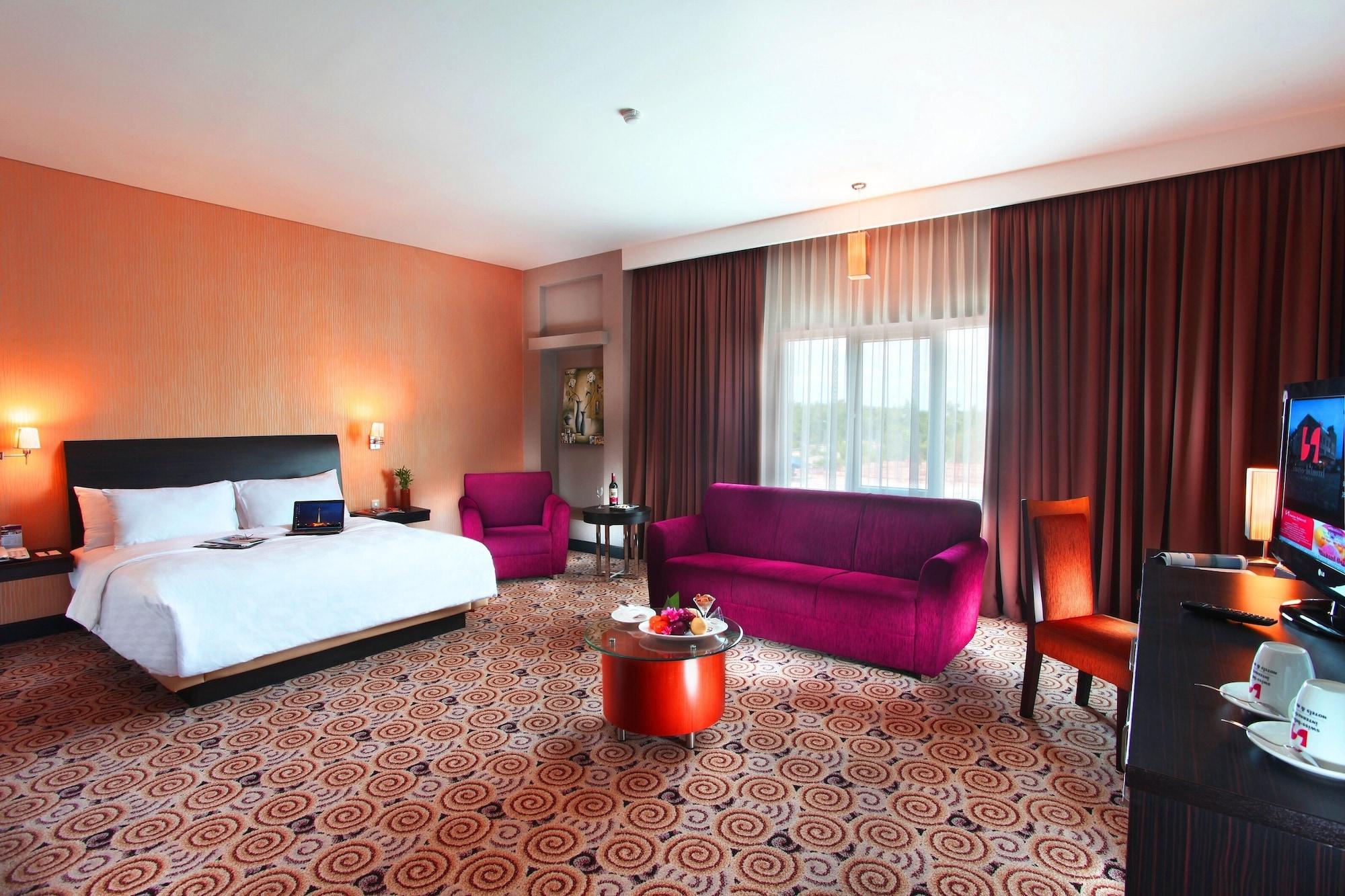 Swiss-Belhotel Kendari Exteriör bild