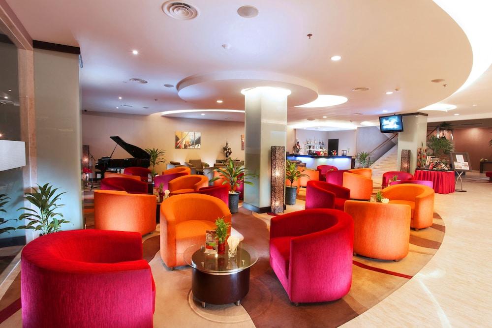 Swiss-Belhotel Kendari Exteriör bild