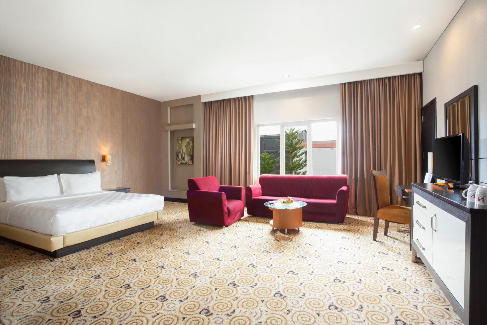 Swiss-Belhotel Kendari Exteriör bild