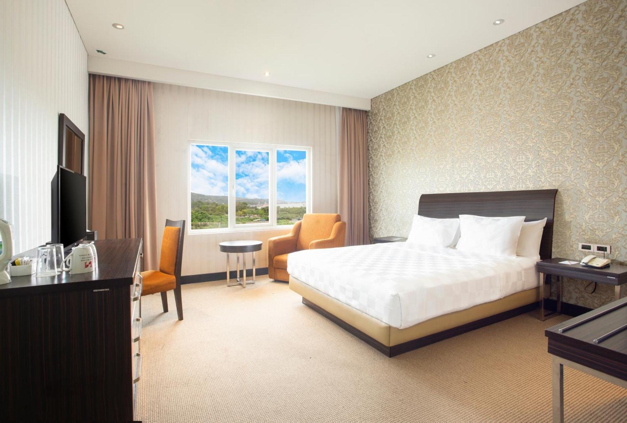 Swiss-Belhotel Kendari Exteriör bild