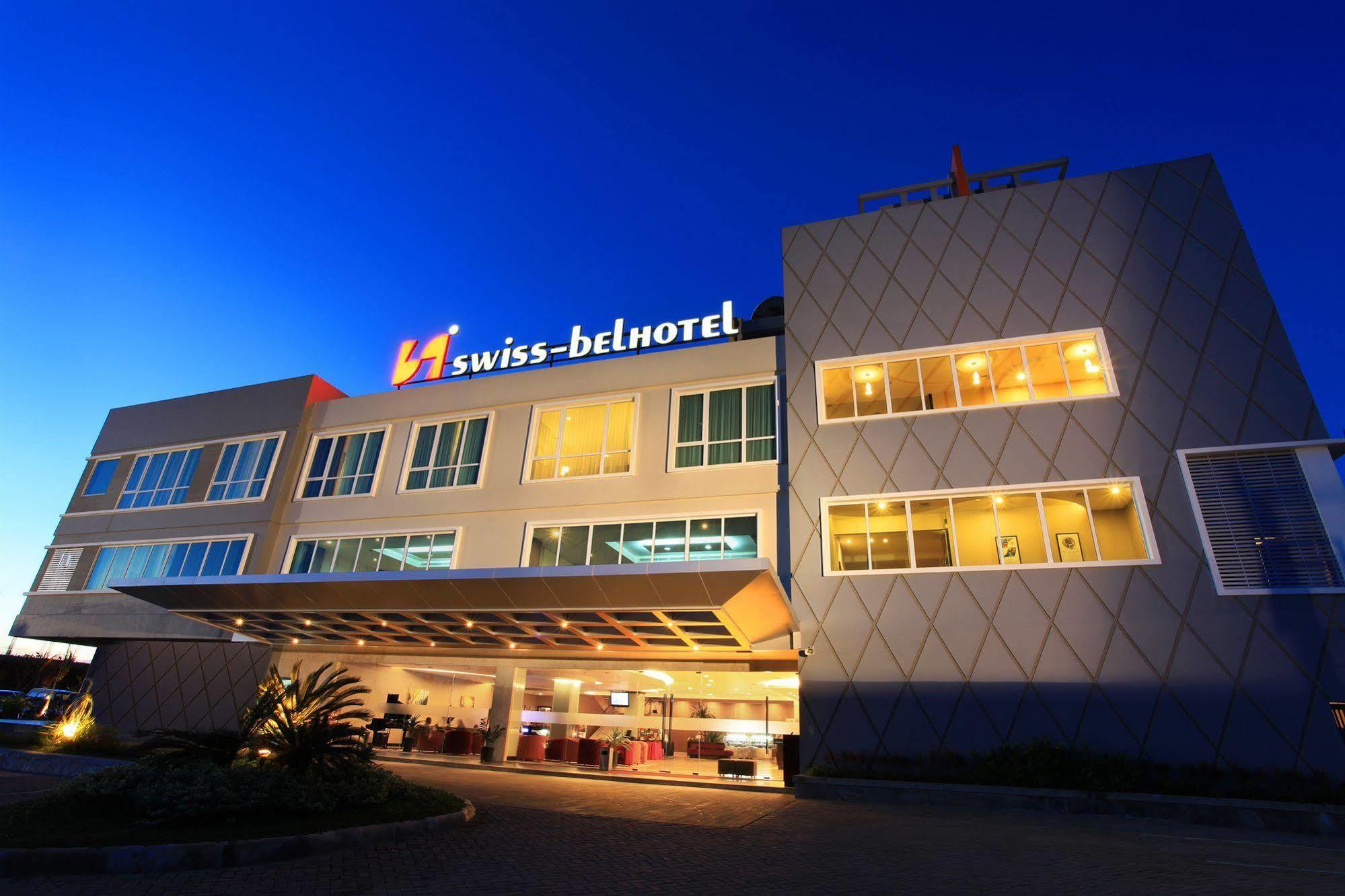 Swiss-Belhotel Kendari Exteriör bild