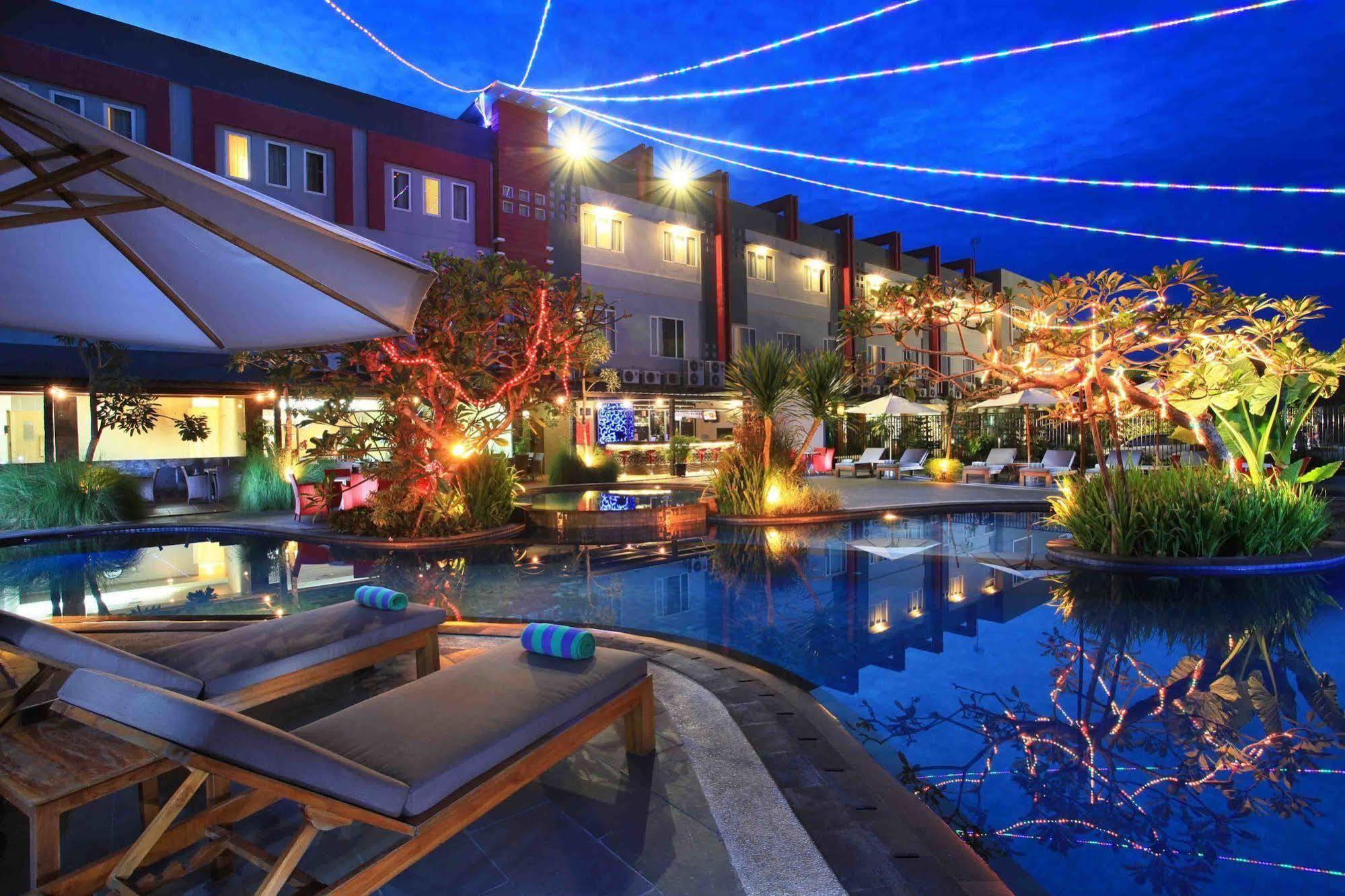 Swiss-Belhotel Kendari Exteriör bild